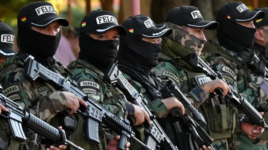 Fronteira entre Brasil e Bolívia no rio Mamoré, próxima a Guayaramerín