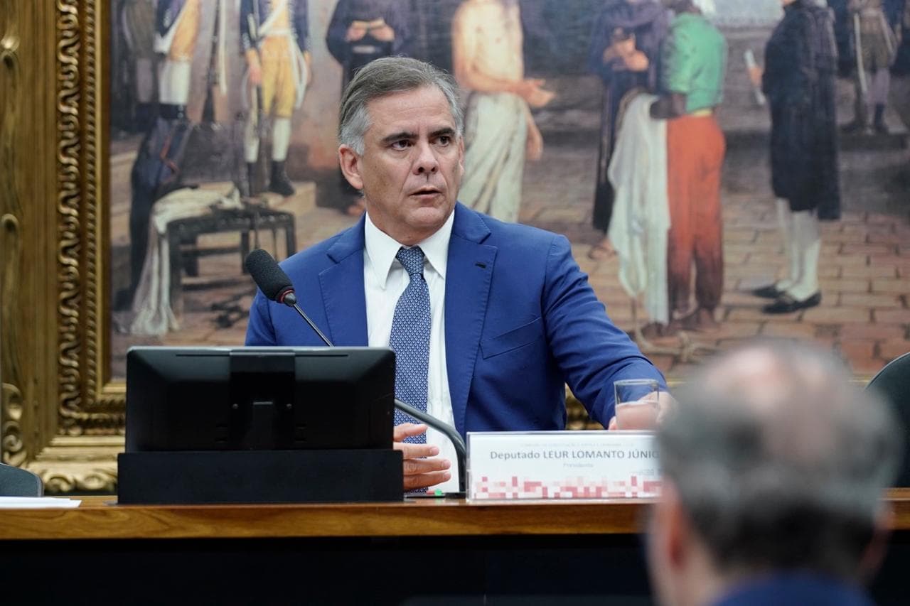 Plenário da CCJ da Câmara dos Deputados durante votação da PEC do IPVA