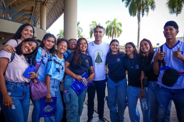 Estudantes do ensino médio em sala de aula de escola pública de Alagoas