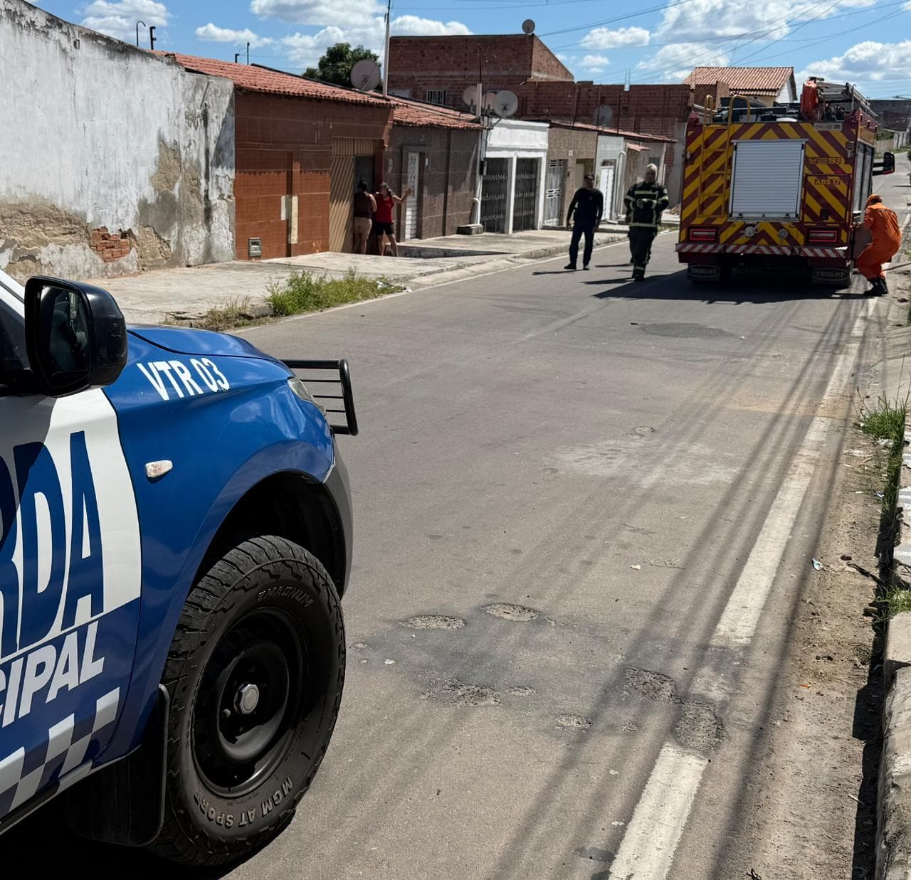 Viaturas do Corpo de Bombeiros Militar de Alagoas em atendimento de emergência