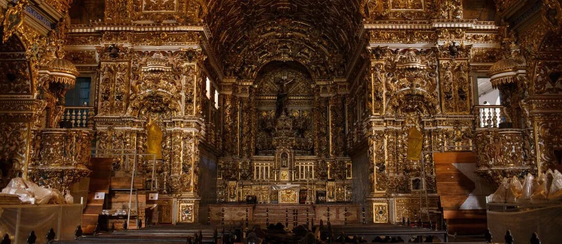 Fachada histórica de igreja tombada no Centro Histórico de Salvador