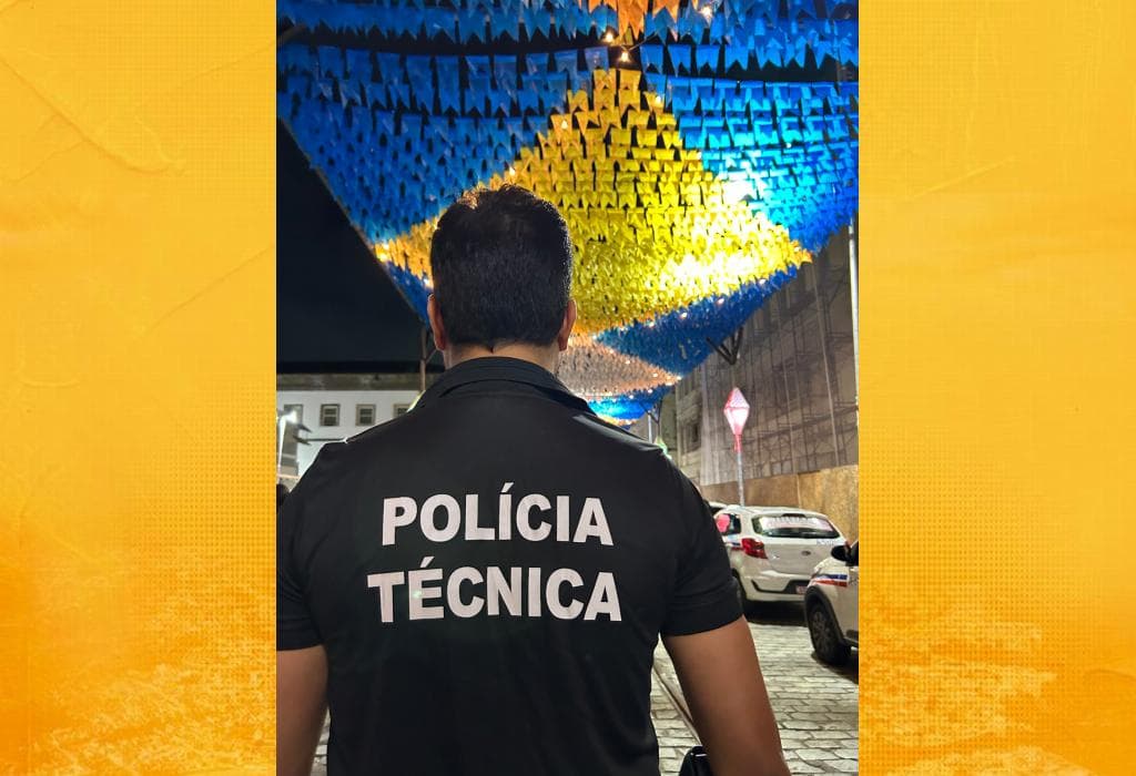 Peritos do Departamento de Polícia Técnica da Bahia em operação de campo