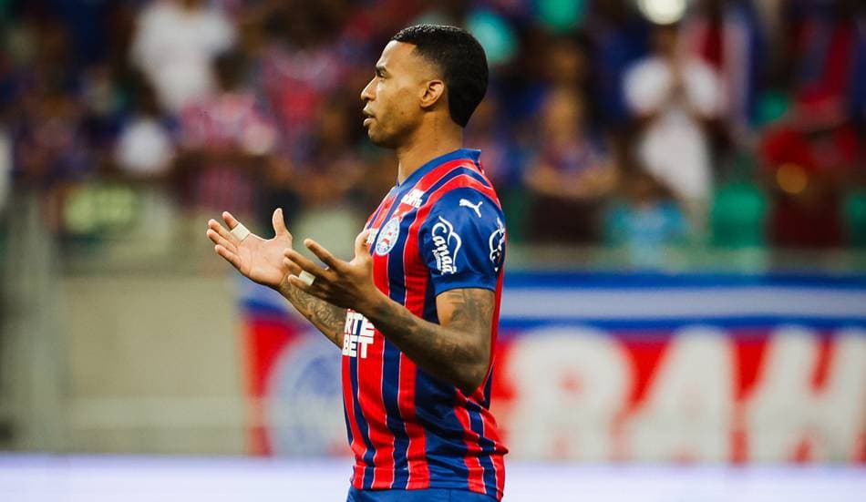 Torcida do Bahia na Arena Fonte Nova durante partida do Brasileirão 2026