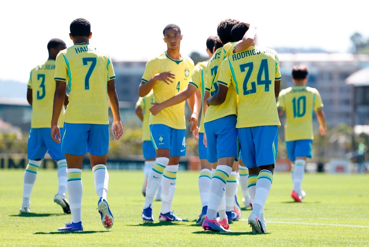 Kauê Furquim, atacante da base do Bahia, em ação pela Seleção Brasileira Sub-17
