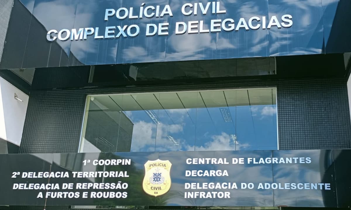 Viatura da Polícia Civil da Bahia durante operação de cumprimento de mandado de prisão