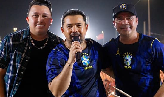 Xand Avião e Riquelme juntos no palco do Arraiá do Povo em Aracaju