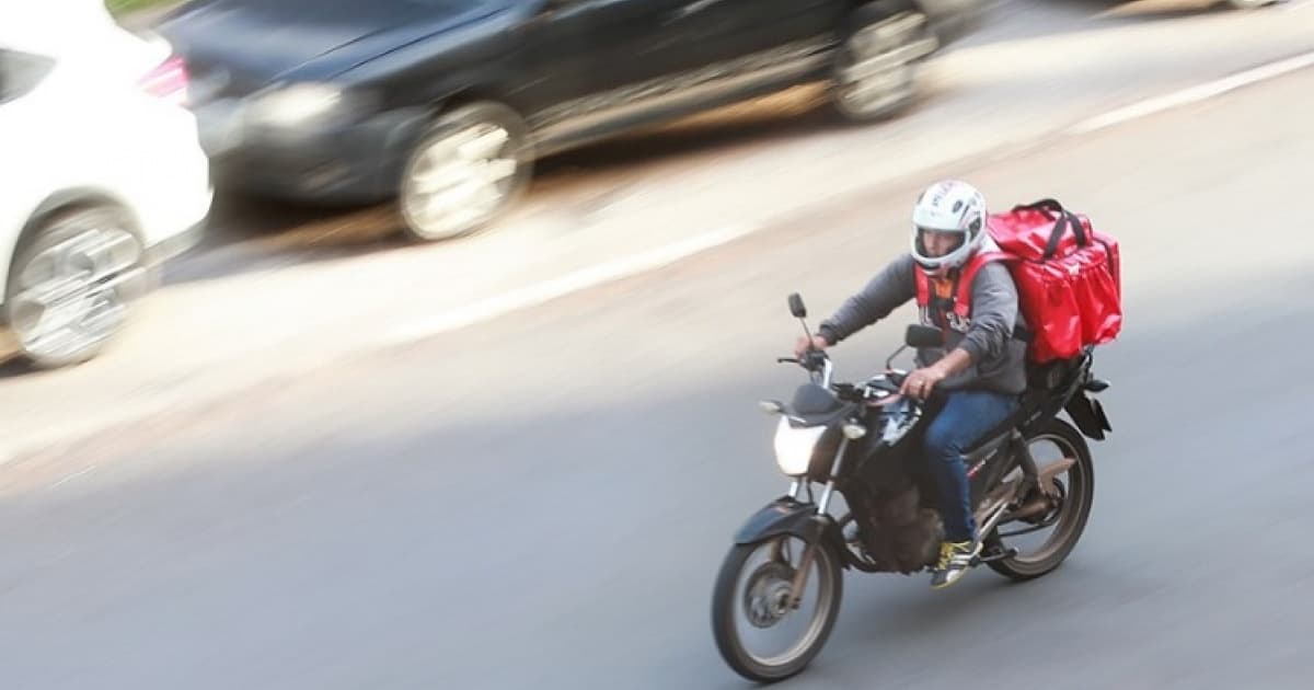 Senadora Leila Barros preside reunião no Senado Federal sobre crédito para motociclistas