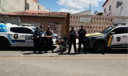 Guarda Municipal aborda motociclista em via pública de Delmiro Gouveia