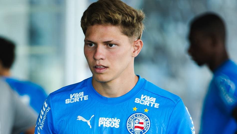 Jogadores da base do Bahia treinando no CT Evaristo de Macedo