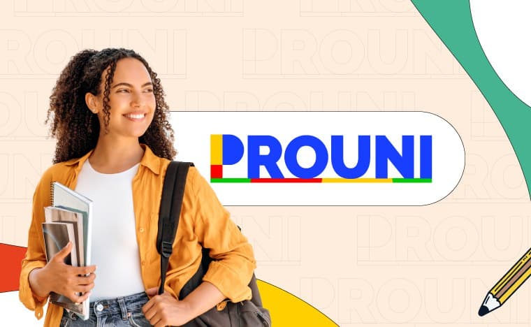 Estudantes em sala de aula de universidade privada brasileira