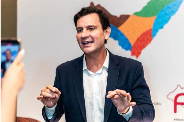 Fachada do Sesc com logotipo da instituição