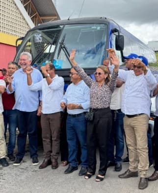 Entrega de kits do PAA e veículos zero-km em Olho d'Água do Casado, Alagoas