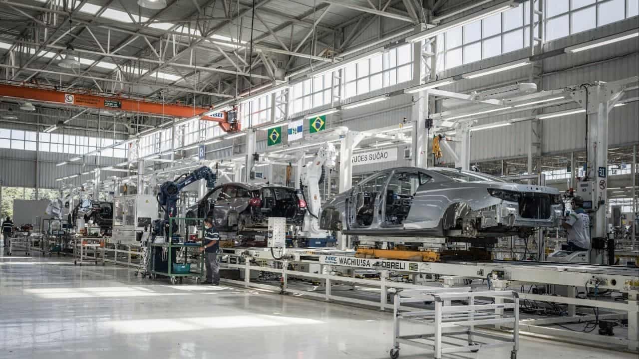 Camaçari se consolida como polo brasileiro de carros elétricos com investimentos industriais estratégicos - Imagem gerada por inteligência artificial. (ChatGPT / Olhar Digital)