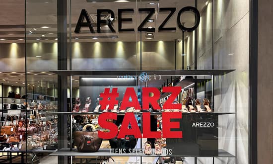 Fachada de shopping em Aracaju durante campanha de liquidação Liquida Aju 2026