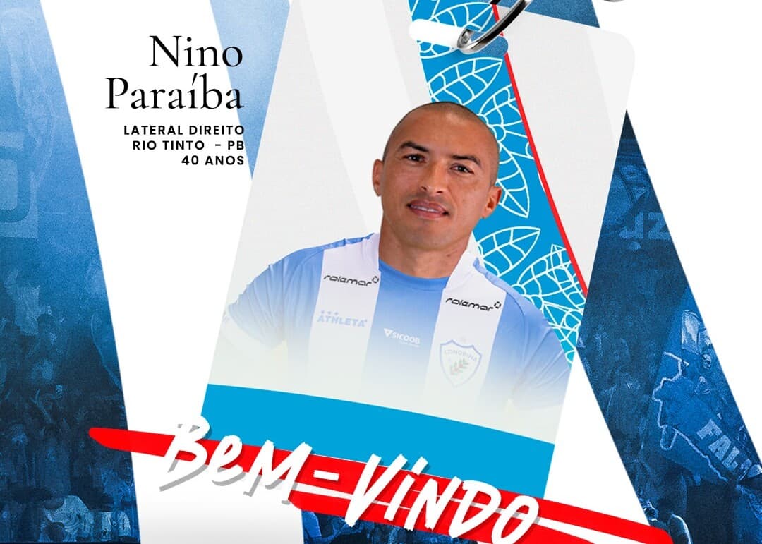 Lateral-direito Nino Paraíba com uniforme de clube de futebol durante partida da Série B