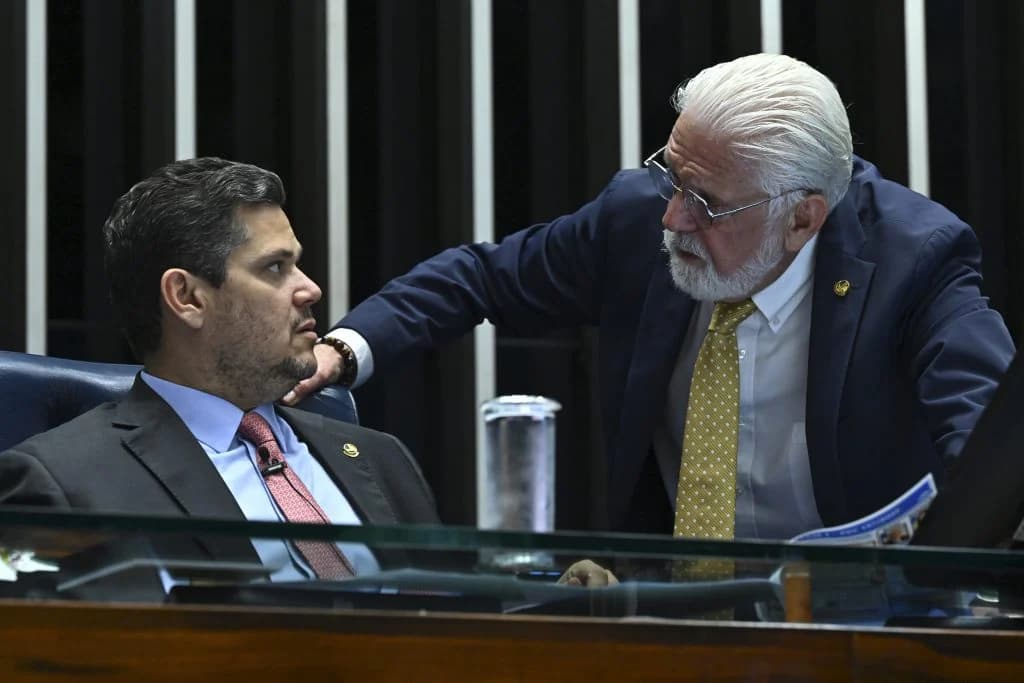 Senadores Davi Alcolumbre e Jaques Wagner no Senado Federal