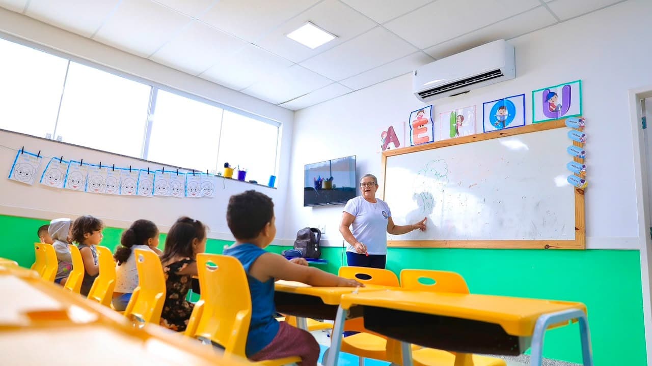 Crianças em atividade na Creche Municipal Santo Antônio, em Sítio do Quinto, na Bahia