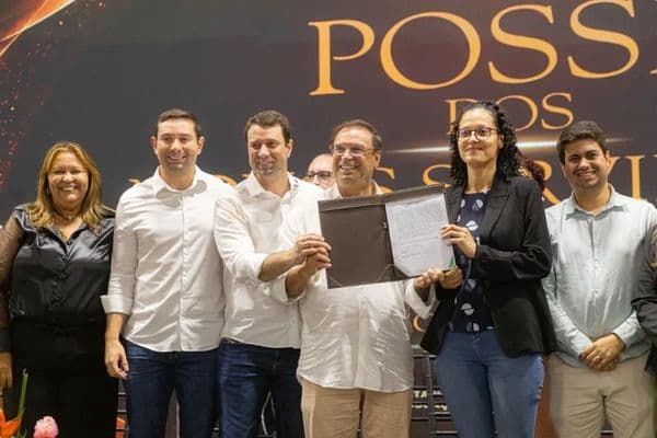 Cerimônia de posse de servidores da educação em Arapiraca, Alagoas