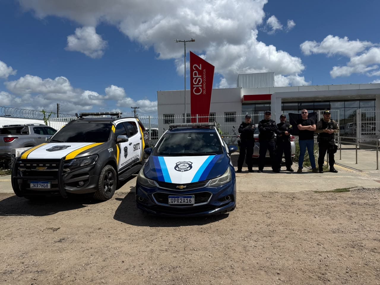 Agentes da SMTT e Guarda Municipal durante blitz de fiscalização de trânsito