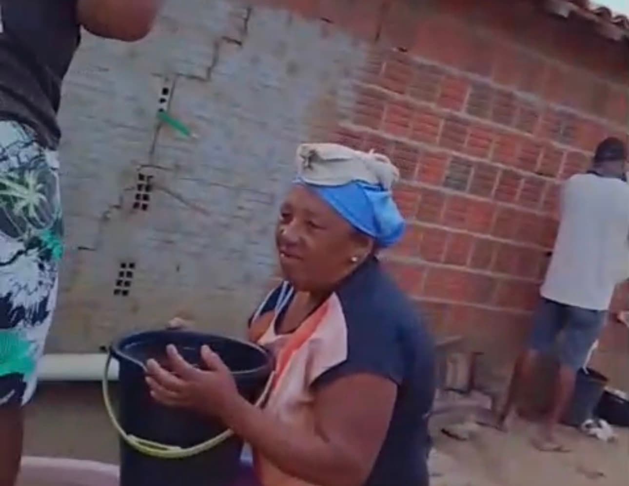 Torneira seca representando a falta de água em comunidade rural de Abaré, Bahia