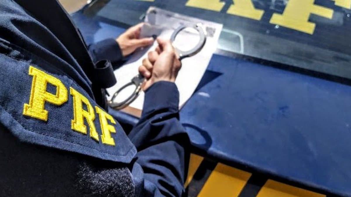 Viatura da Polícia Rodoviária Federal (PRF) em rodovia da Bahia