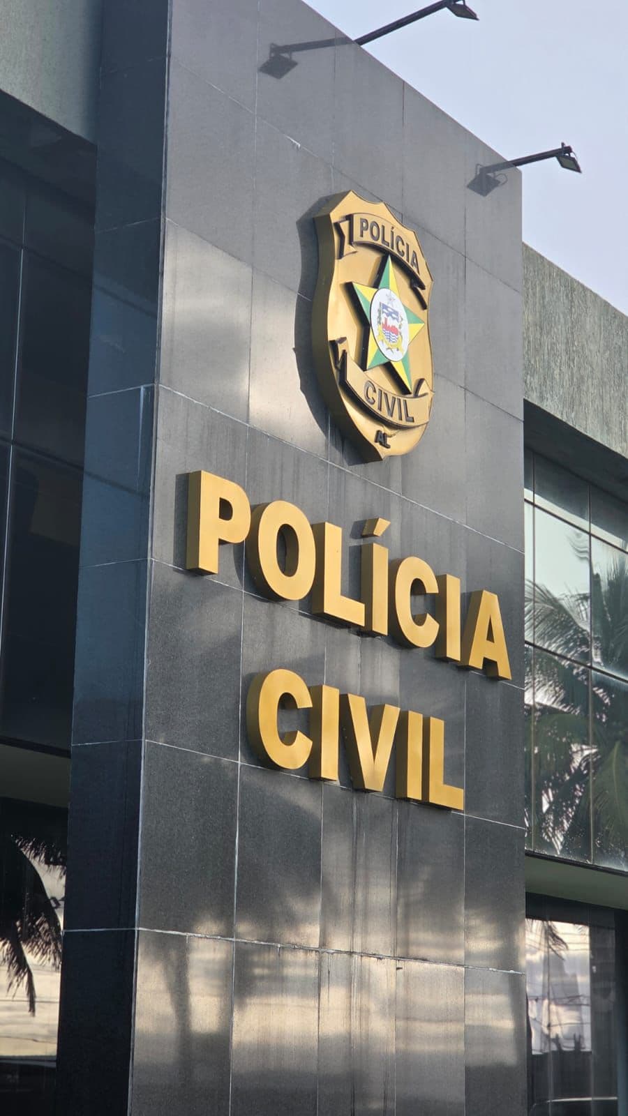 Área do córrego no bairro Jacintinho, em Maceió, onde corpo de mulher foi descartado em saco plástico