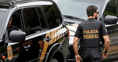 Agentes da Polícia Federal durante operação de combate à corrupção na Bahia