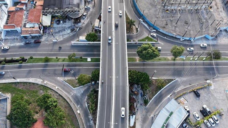 Viaduto da Avenida Francisco Porto em Aracaju durante obras de recuperação estrutural