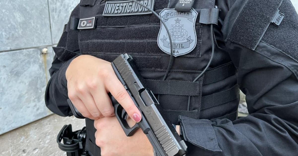 Viatura da Polícia Civil da Bahia durante operação de cumprimento de mandado de prisão