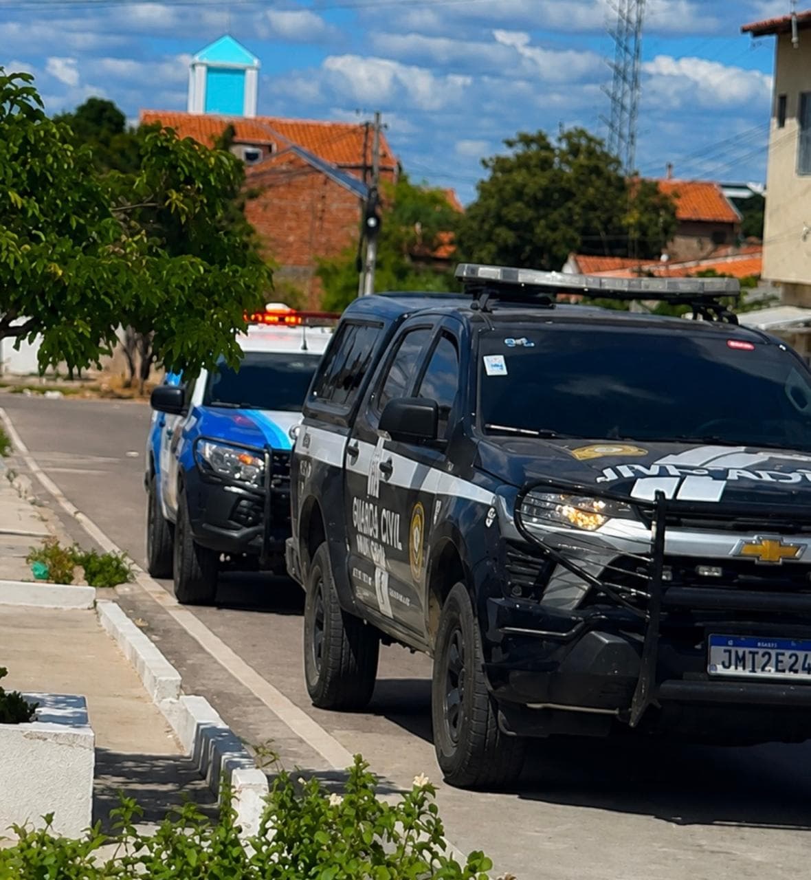 Viaturas da Guarda Municipal e da Polícia Civil em ocorrência no Sertão de Alagoas