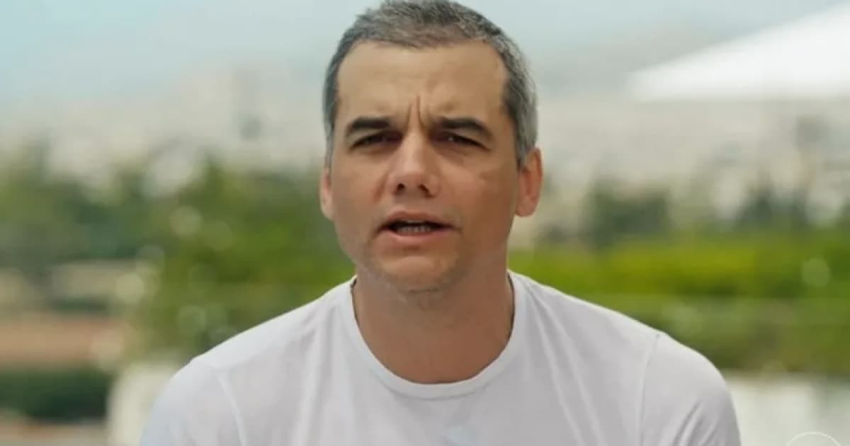 Wagner Moura durante entrevista ao programa Conversa com Bial