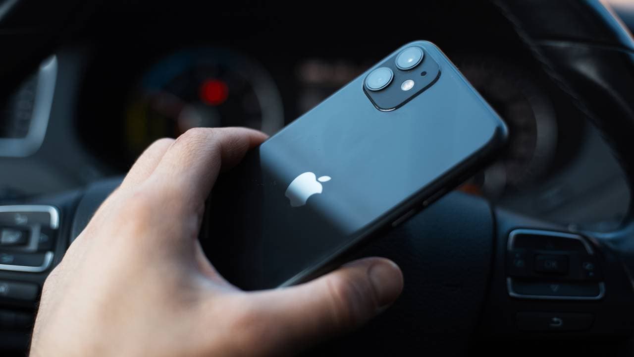 Ter um iPhone vai muito além do preço da etiqueta na vitrine - Créditos: (depositphotos.com / Lalandrew)