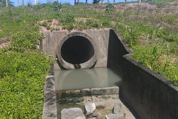 Fiscalização do Iplam constata coletores de esgoto com vazamentos no Residencial Alameda da Pajuçara, em Maceió