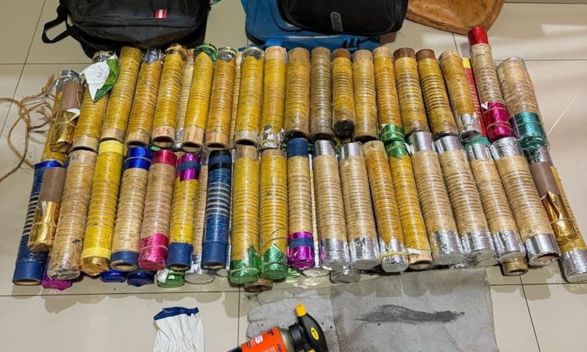 Espadas apreendidas pela Polícia Militar durante festejos juninos na Bahia
