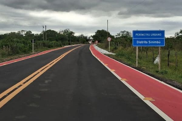 Novo acesso asfaltado ao Distrito Sinimbu e ao Caraíbas, em Delmiro Gouveia (AL), com ciclofaixa e praça ao longo da via entregue pelo Governo de Alagoas