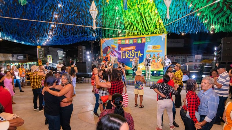 Apresentação de quadrilha junina na Rua São João, em Aracaju, durante a Segundona do Turista