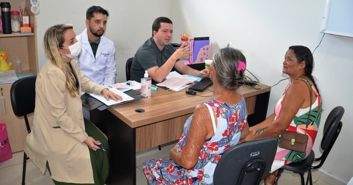 Profissionais de saúde realizam atendimento itinerante em unidade de saúde da família na zona rural de Barreiras, Bahia