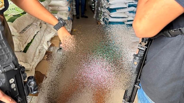 Viatura policial em área isolada após homicídio em Cabrobó, Pernambuco