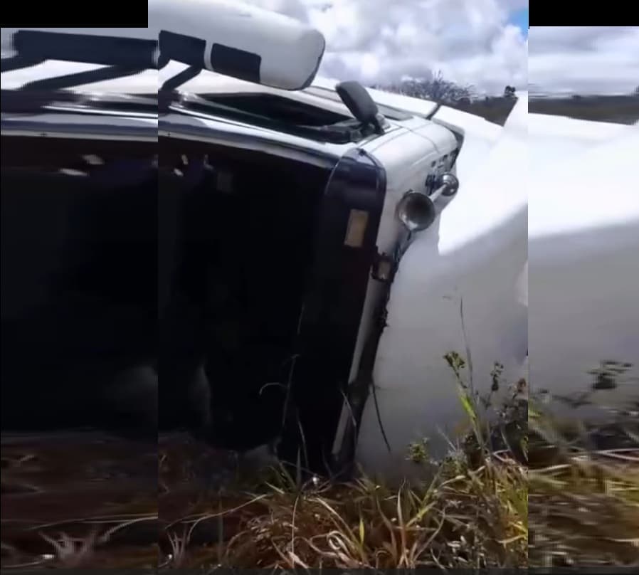 Carro destruído após colisão com caminhão na BA-250 entre Lajedo do Tabocal e Maracás