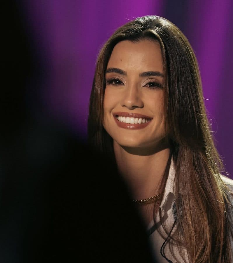 Palco do Louva Paulo Afonso com público em noite de shows gospel