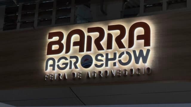 Montagem da estrutura da Barra AgroShow 2026 antes da abertura oficial em Barra, Bahia