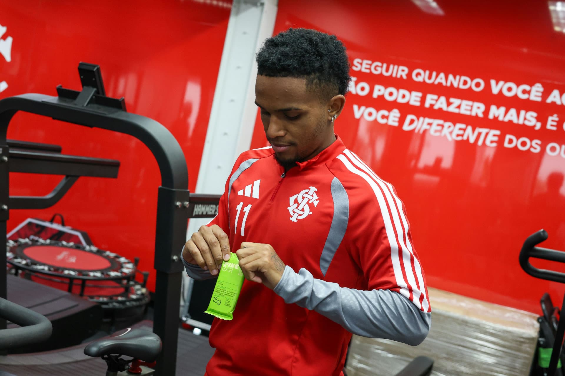Atacante Kayky com a camisa do Bahia em campo