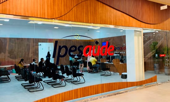 Fachada da nova Unidade Regional do Ipesaúde dentro do CentroSul Shopping em Lagarto, Sergipe