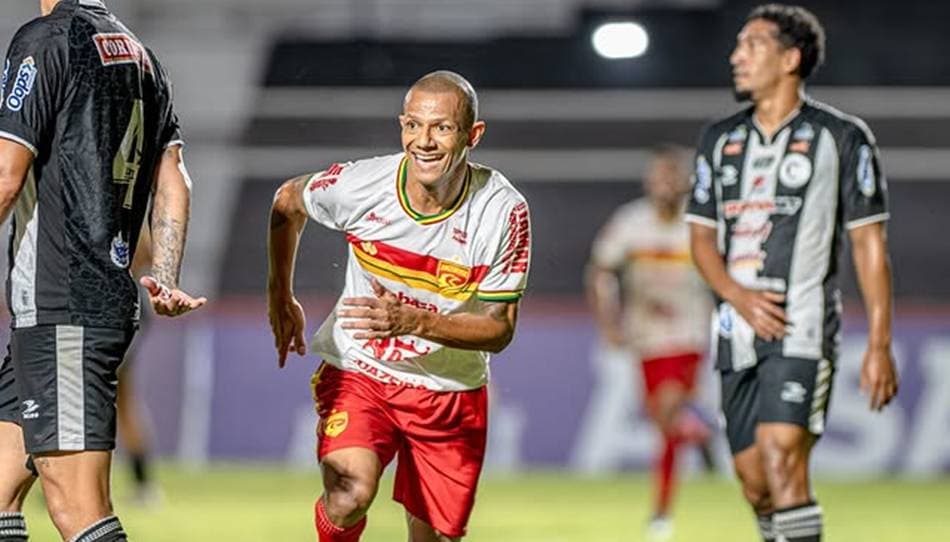 Jogadores da Juazeirense em campo durante partida da Série D do Campeonato Brasileiro 2026