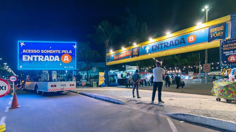 Portão de entrada do Arraiá do Povo na Orla da Atalaia em Aracaju