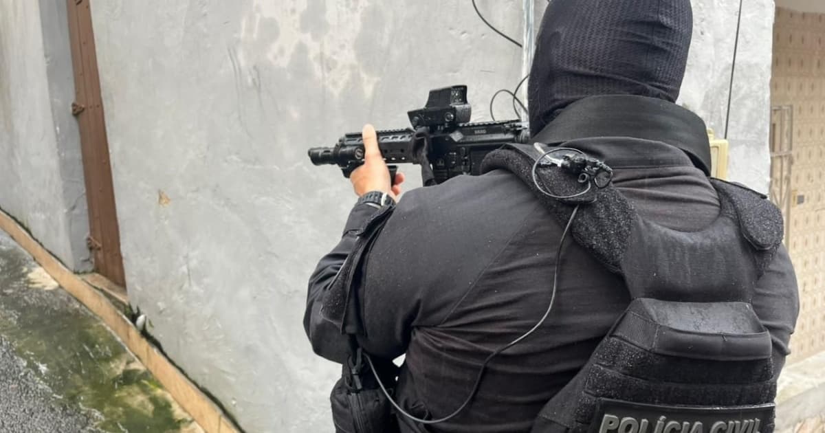 Viatura da Polícia Civil da Bahia durante operação contra assaltos a ônibus em Salvador