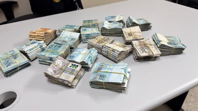 Notas de dinheiro em espécie apreendidas pela Polícia Civil de Sergipe