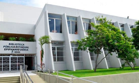 Profissionais da educação reunidos em seminário formativo sobre alfabetização em Sergipe