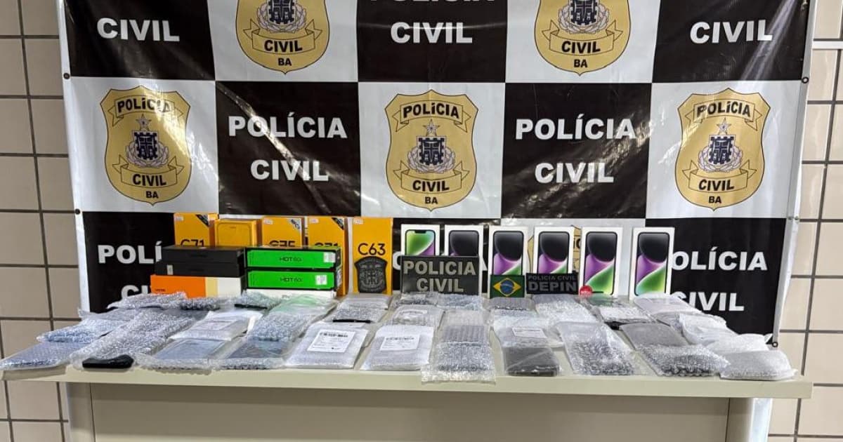 Policiais civis da Bahia durante operação de fiscalização em lojas de celulares