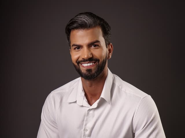 Jornalista Fernando Alves com membros da comunidade indígena Truká em Cabrobó (PE)